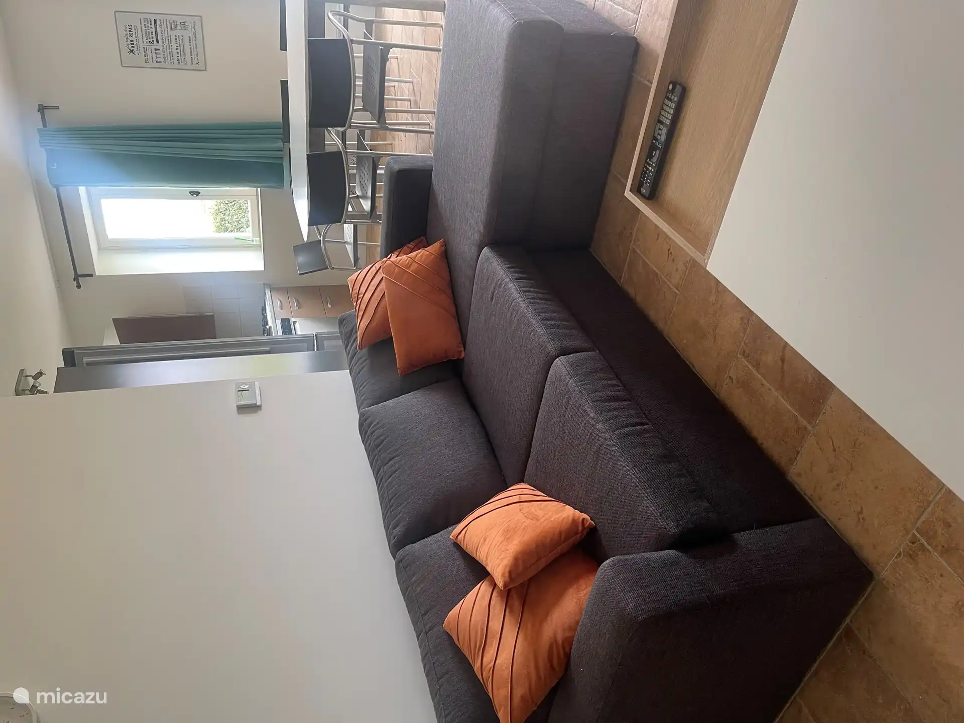 Wohnzimmer mit Schlafsofa