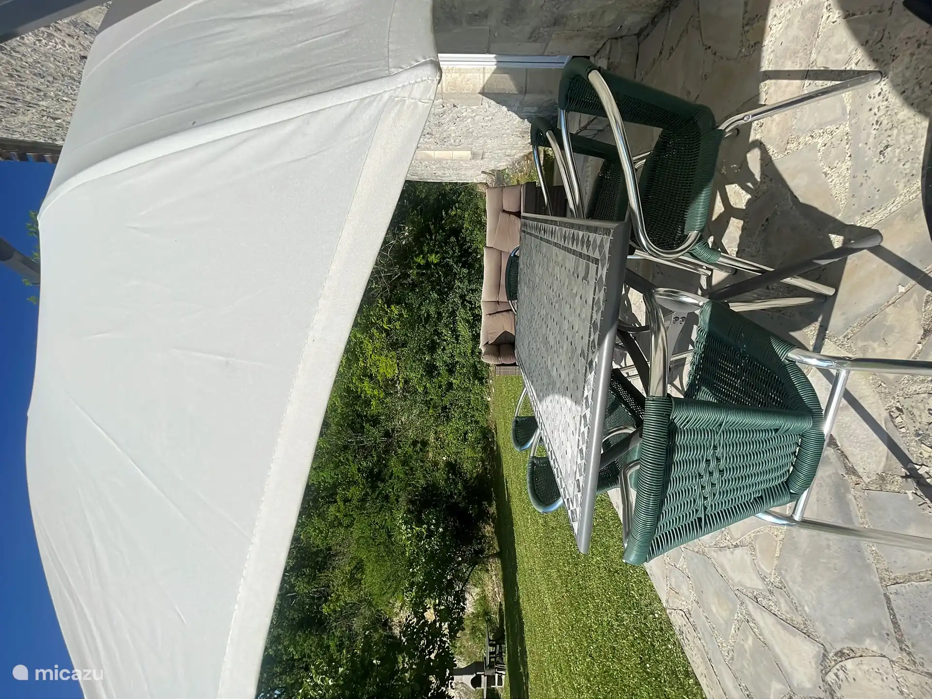 Terrasse mit Bank Gite 3