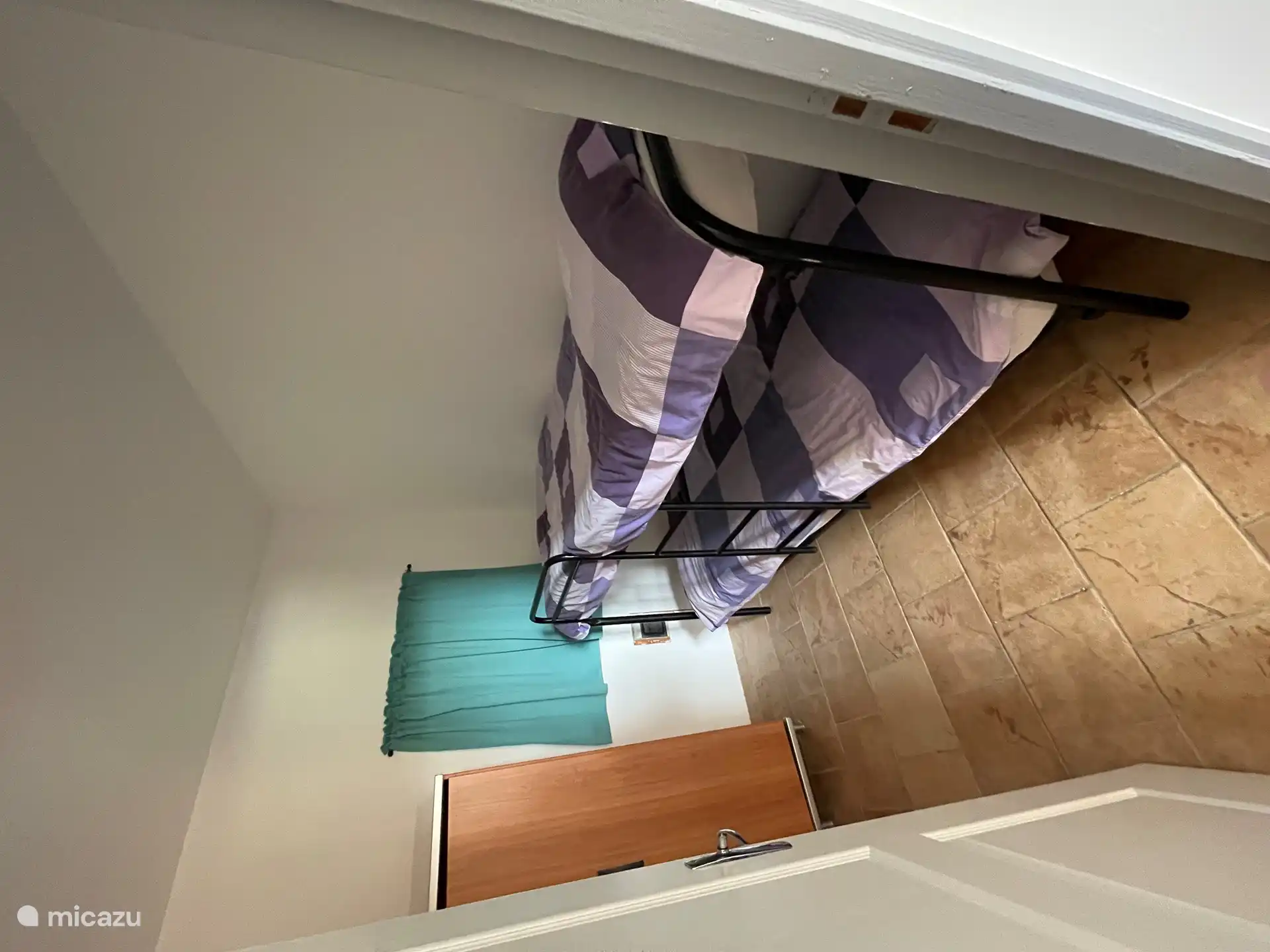 Kleines Schlafzimmer mit Etagenbett