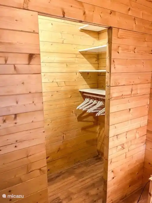 begehbarer Kleiderschrank Schlafzimmer 1