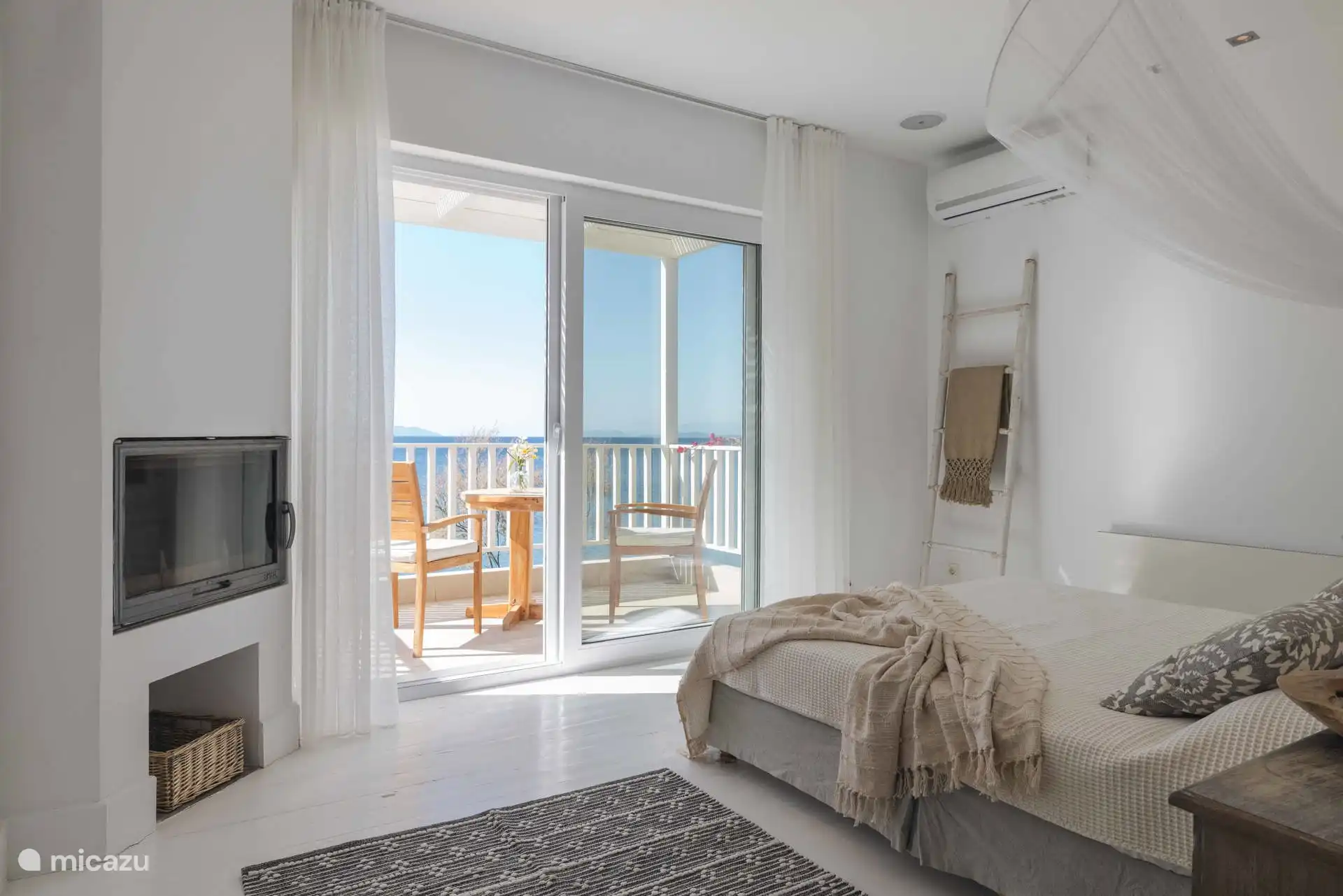 Chambre des maîtres avec balcon