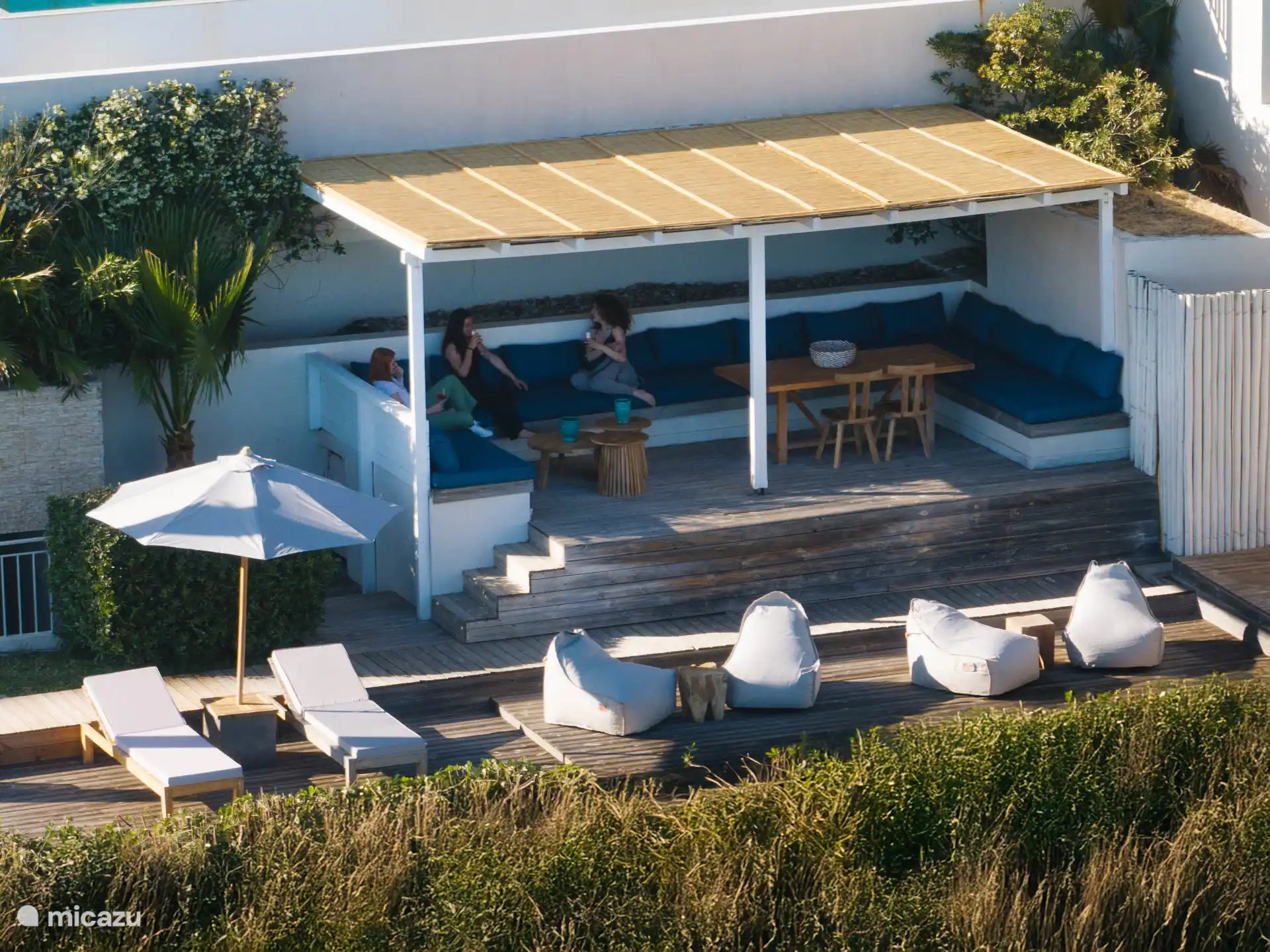 Coin salon de jardin