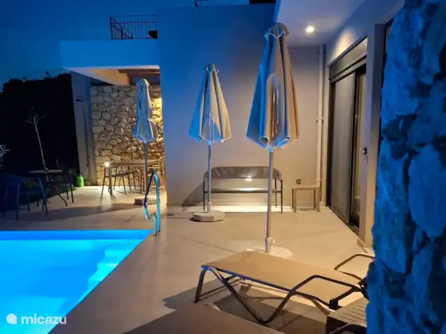 Villa Kari huren in Griekenland, Kreta, Mariou - villa Het terras in de avond