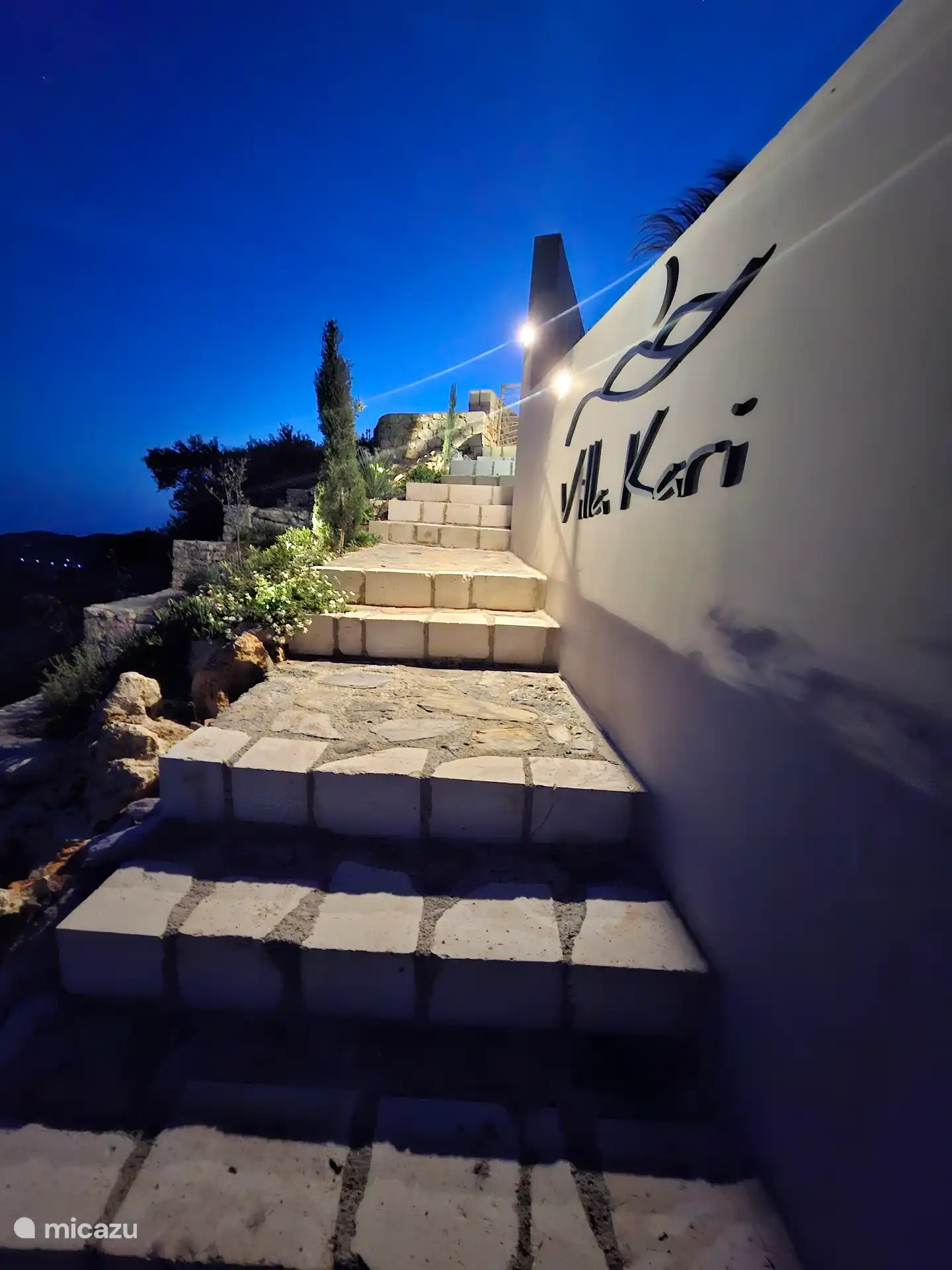 Die Treppe zur Villa