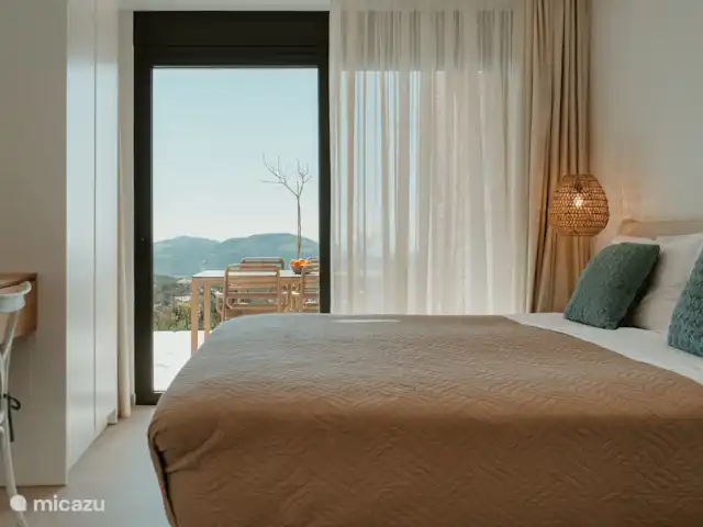 Villa Kari huren in Griekenland, Kreta, Mariou - villa Vanuit de master bedroom schuifdeuren naar het terras