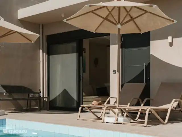 Villa Kari huren in Griekenland, Kreta, Mariou - villa Relaxen in een van de ligbedden op het terras