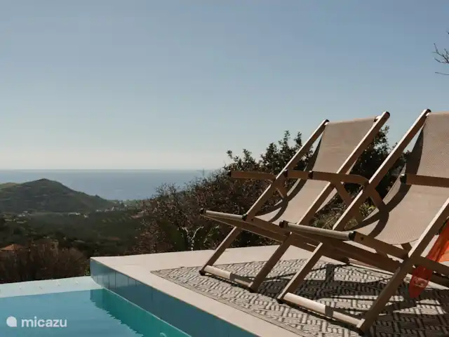 Villa Kari huren in Griekenland, Kreta, Mariou - villa Strandstoelen aan het zwembad