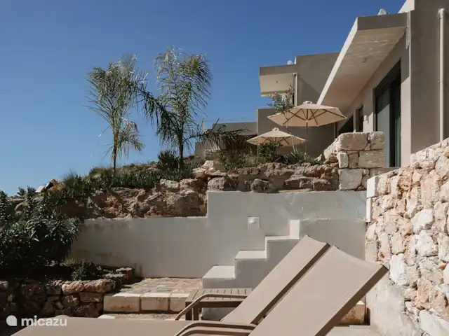 Villa Kari huren in Griekenland, Kreta, Mariou - villa De trap naar het 2de terras waar de buitenkeuken is
