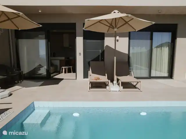 Villa Kari huren in Griekenland, Kreta, Mariou - villa Zo vanuit de woonkamer het terras op