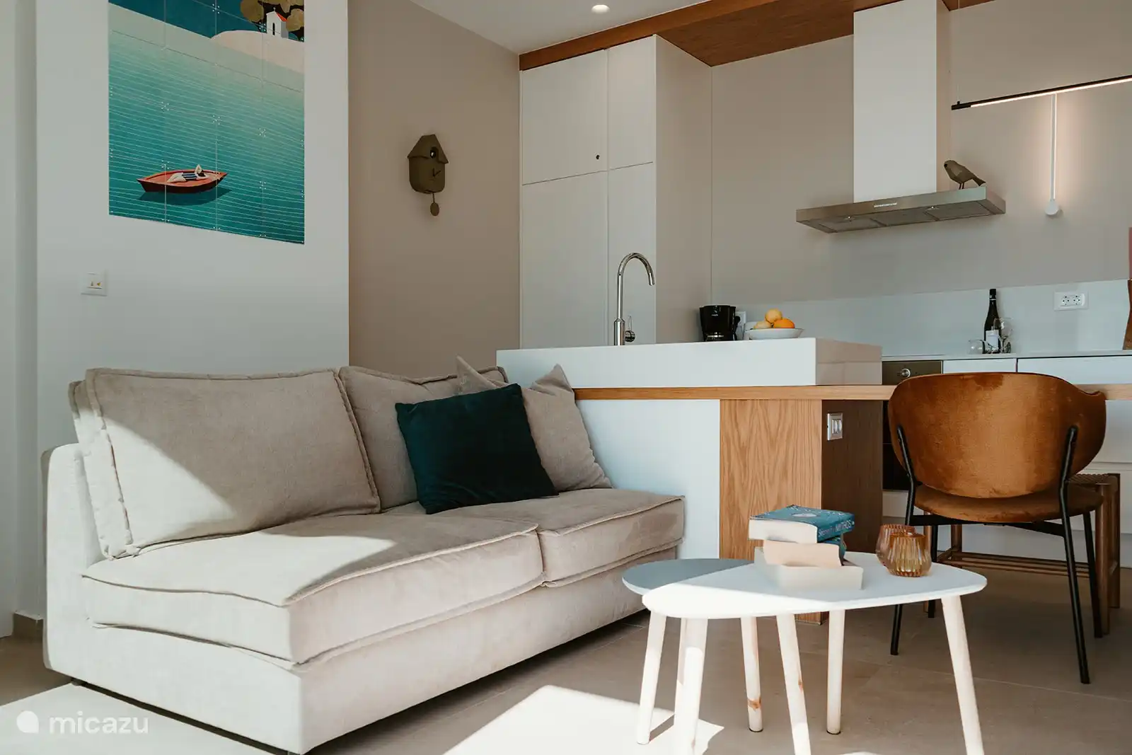 Das Wohnzimmer/die Küche