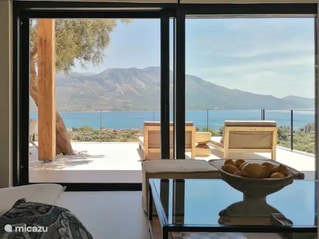 Villa Iris  en Grecia, Gracia Central, Paleros - villa Vista de puertas de vidrio