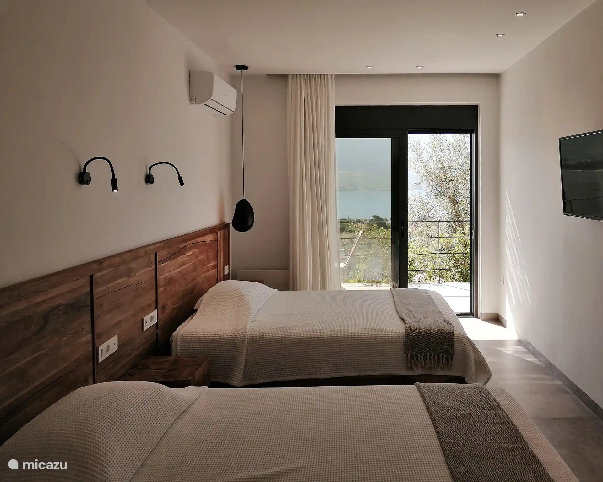 Gastenkamer met twee eenpersoonsbedden 