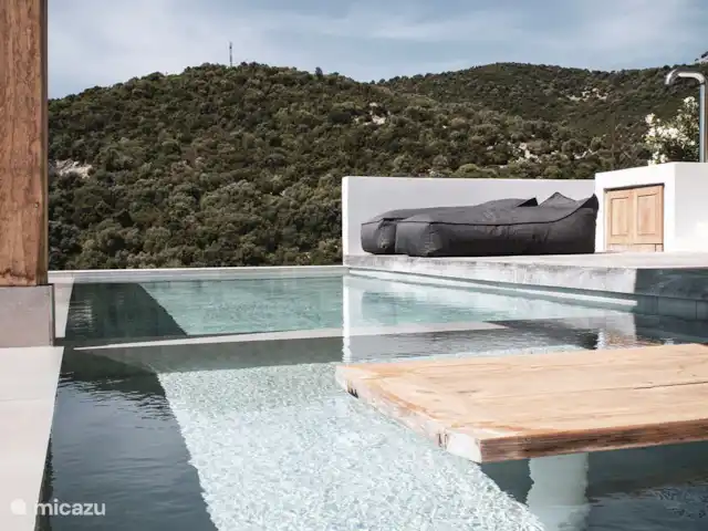 Villa Iris  en Grecia, Gracia Central, Paleros - villa junto a la piscina