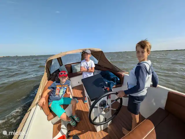 Huske Pompbled huren in Nederland, Friesland, Lemmer - geschakelde woning varen is ook met kinderen een geweldige ervaring.