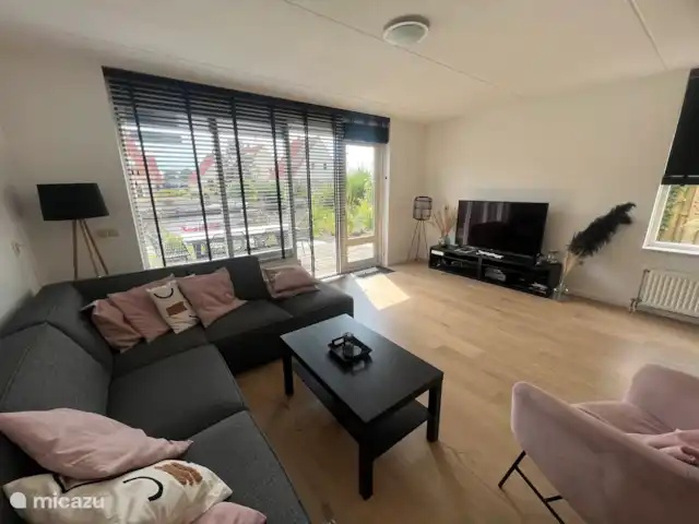 Huske Pompbled huren in Nederland, Friesland, Lemmer - geschakelde woning woonkamer