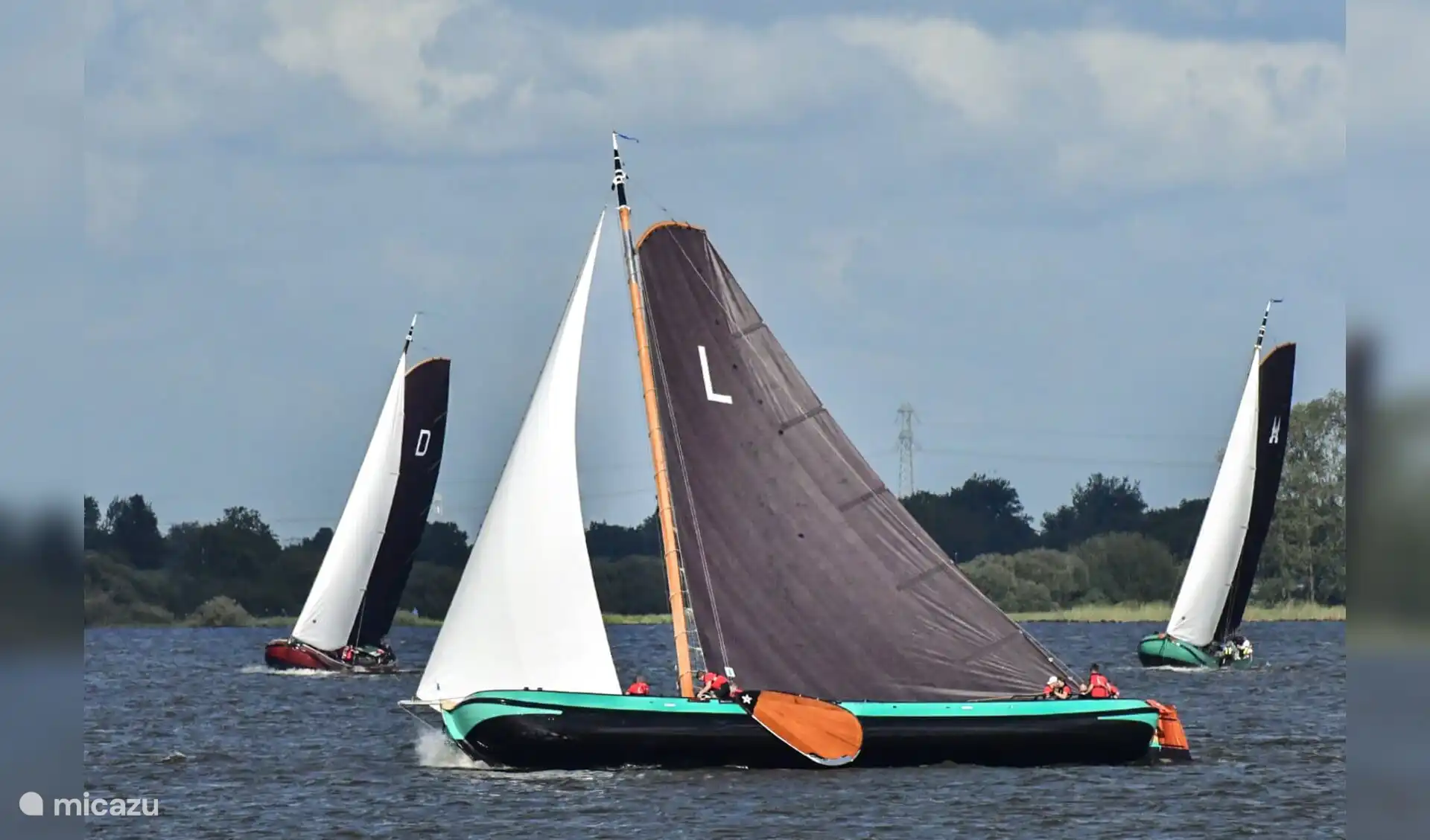 Skûtsje-Wettbewerb im Sommer.