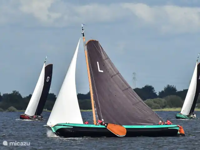 Huske Pompbled huren in Nederland, Friesland, Lemmer - geschakelde woning Skutsje wedstrijd in de zomer.