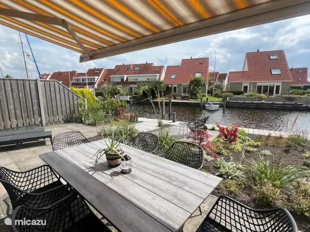 Huske Pompbled huren in Nederland, Friesland, Lemmer - geschakelde woning zonnig terras