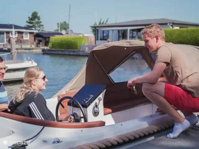 Huske Pompbled huren in Nederland, Friesland, Lemmer - geschakelde woning sloep huren met uitleg