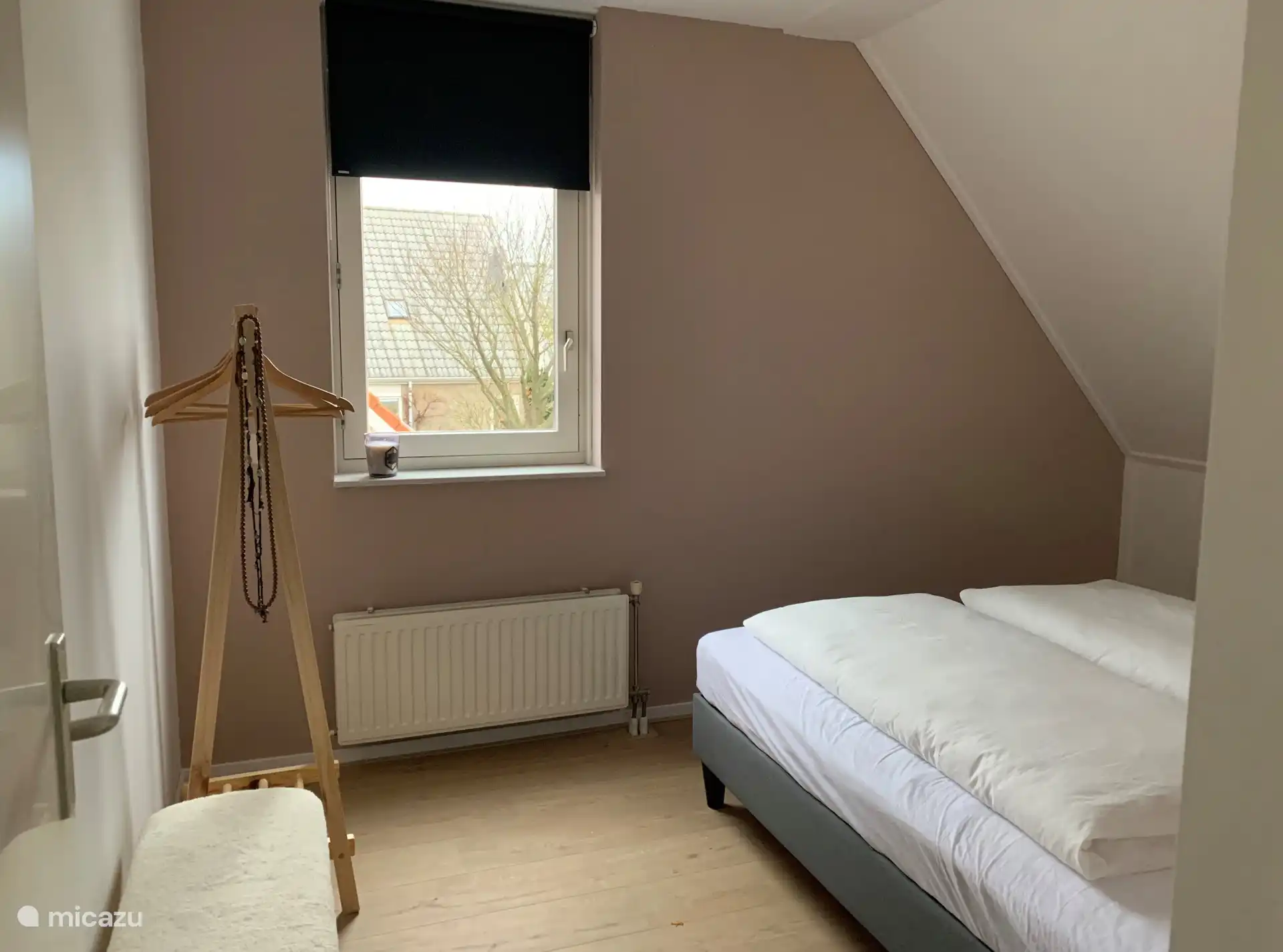 Schlafzimmer mit Doppelbett