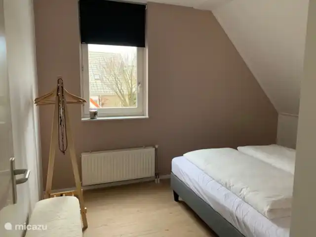 Huske Pompbled huren in Nederland, Friesland, Lemmer - geschakelde woning slaapkamer met 2 persoons bed