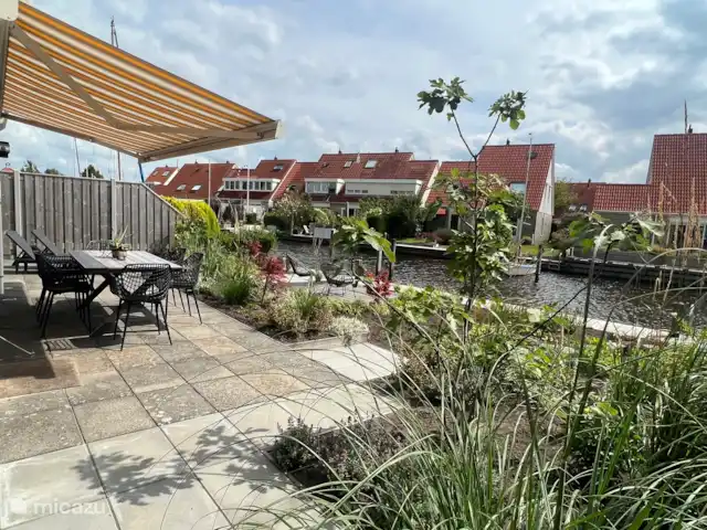 Huske Pompbled huren in Nederland, Friesland, Lemmer - geschakelde woning Terras aan het water