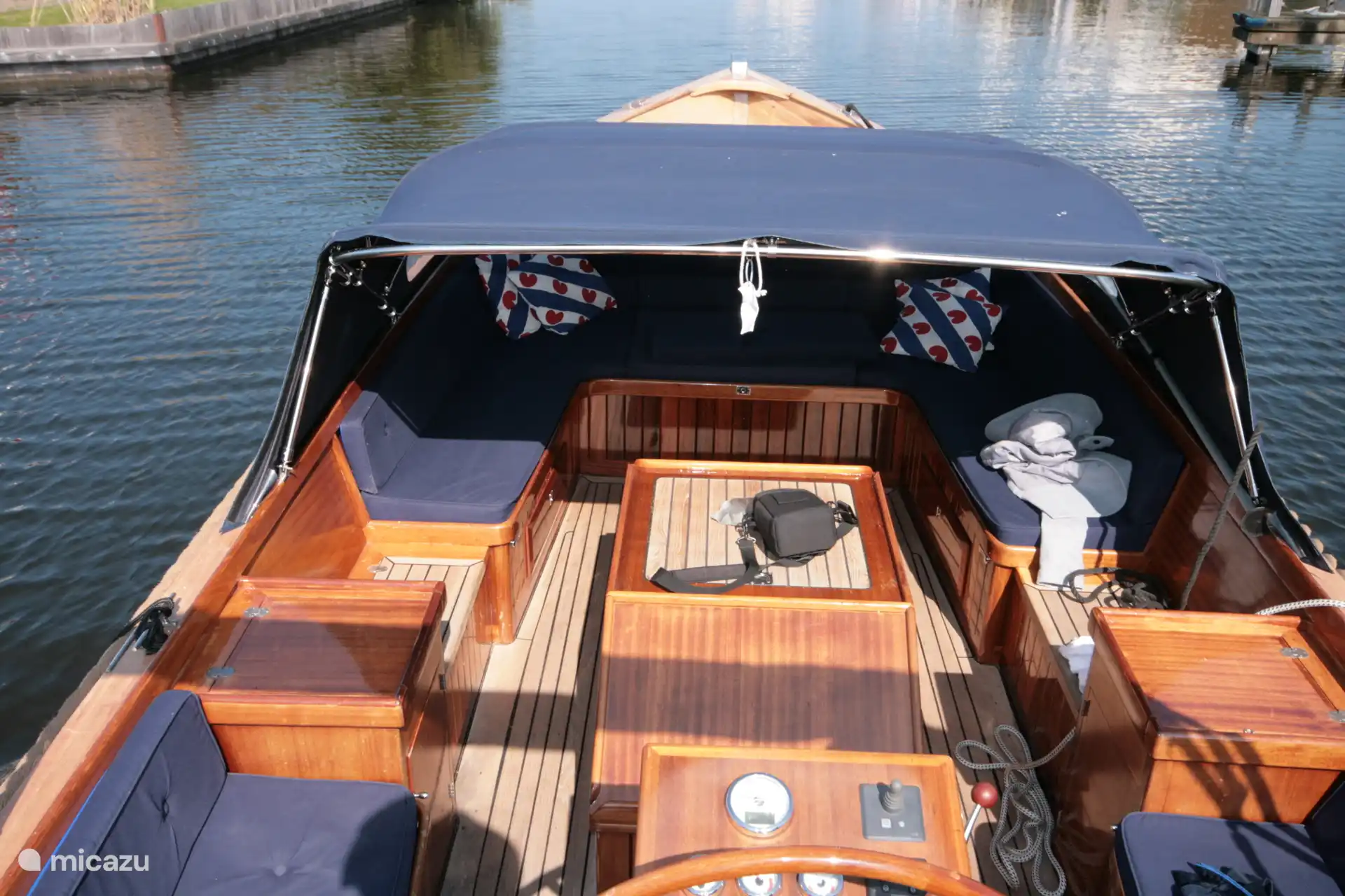 Mieten Sie eine Schaluppe von 2 bis 10 Personen, ohne Führerschein.