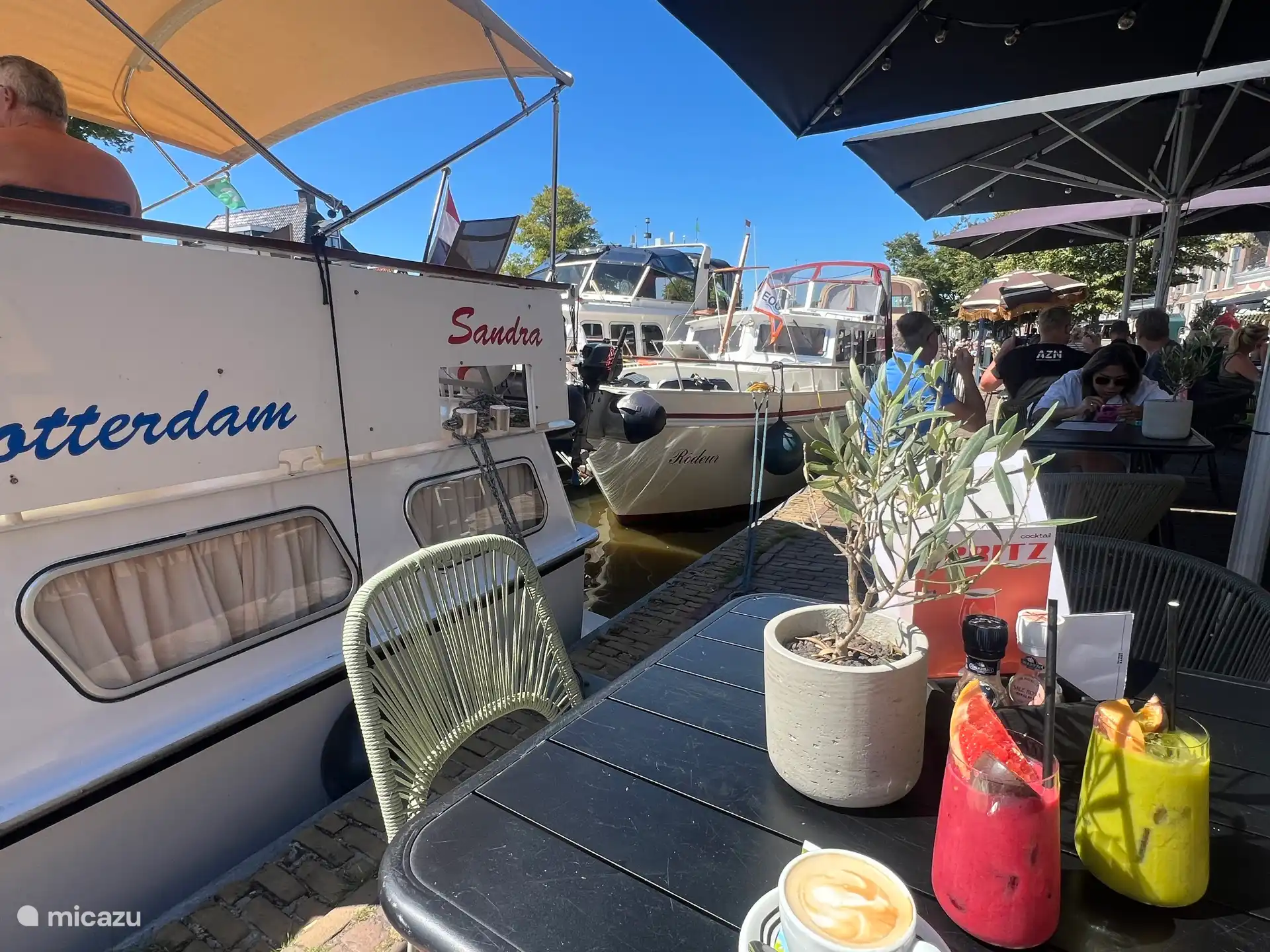 Schnappen Sie sich eine Terrasse im Zentrum von Lemmer.