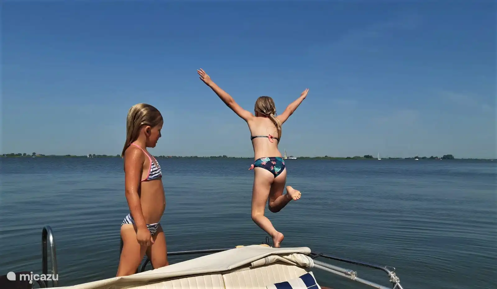 Im Sommer können Sie im See schwimmen.