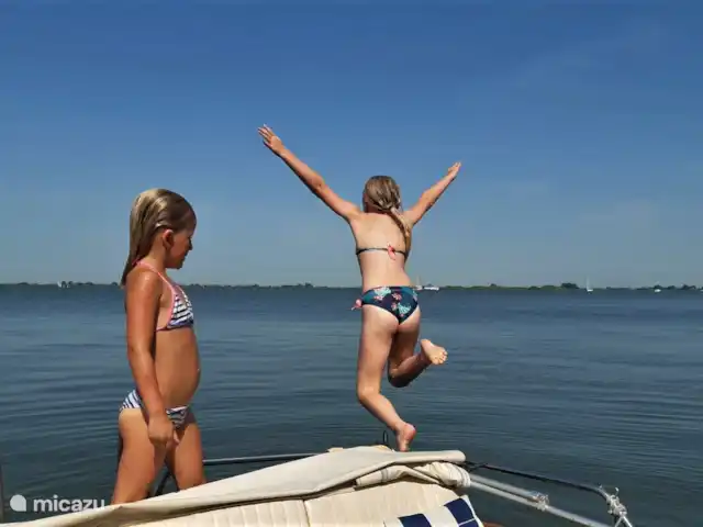 Huske Pompbled huren in Nederland, Friesland, Lemmer - geschakelde woning in de zomer lekker zwemmen in het meer.