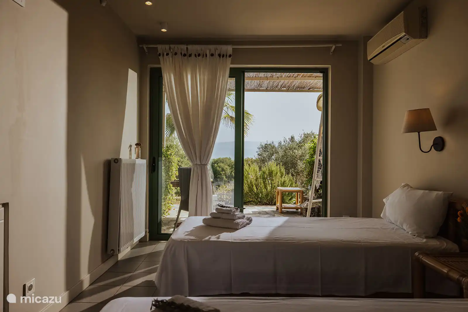 Bedroom with garden view