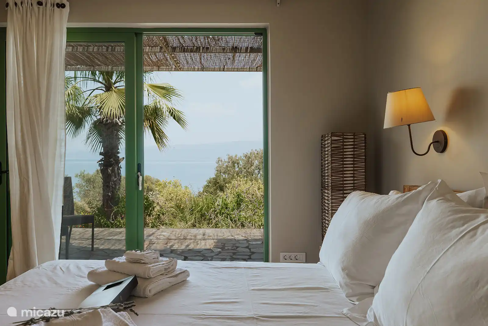 Bedroom with garden and sea view