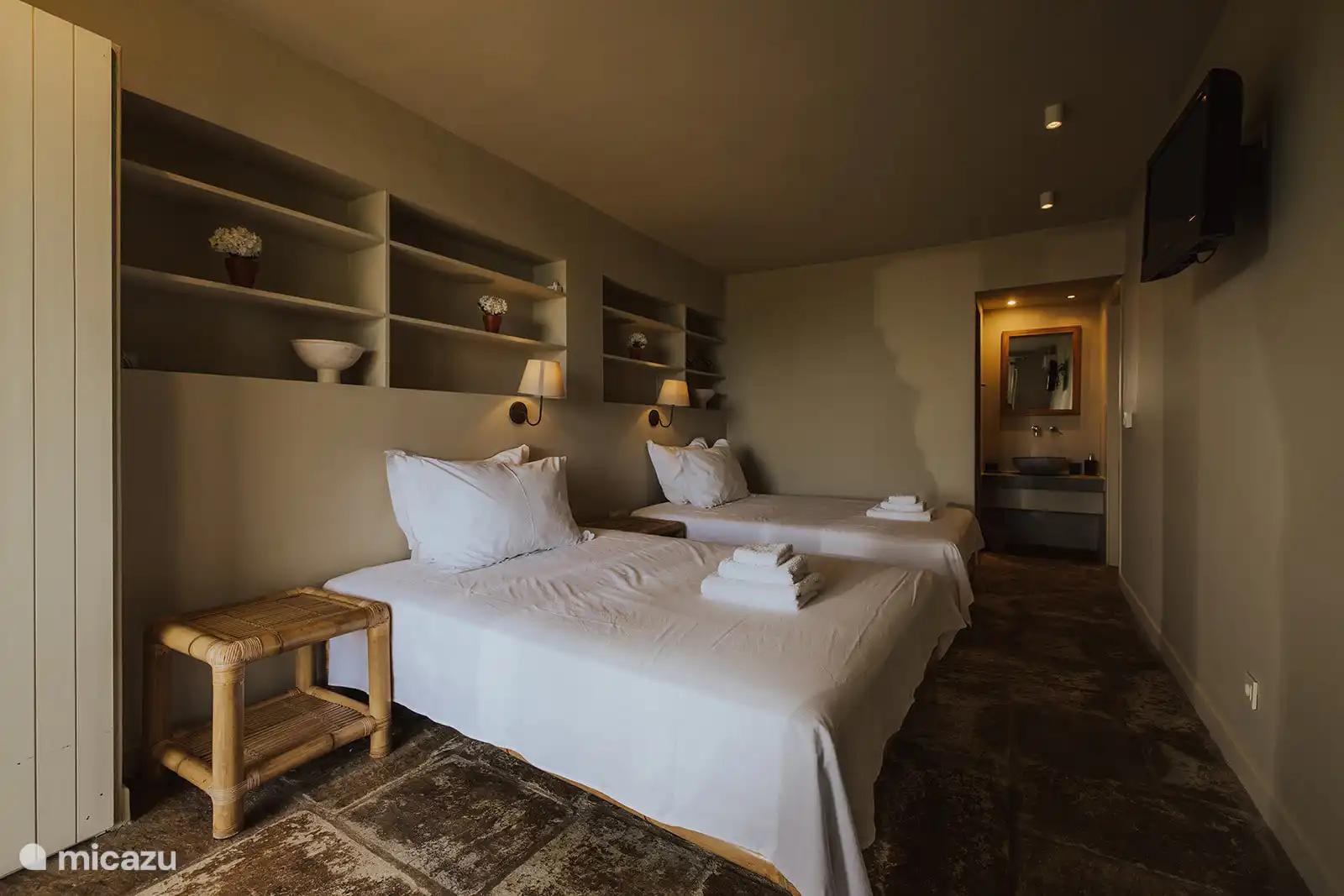 Bedroom with two single beds