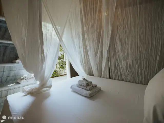 Villa Amalia  | Grèce, Golfe Ambracien, Sparto Amfilochia - villa Détails de la décoration du lit