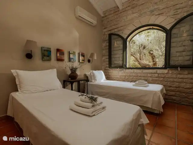 Villa Amalia  | Grèce, Golfe Ambracien, Sparto Amfilochia - villa Lits simples et vue sur la fenêtre