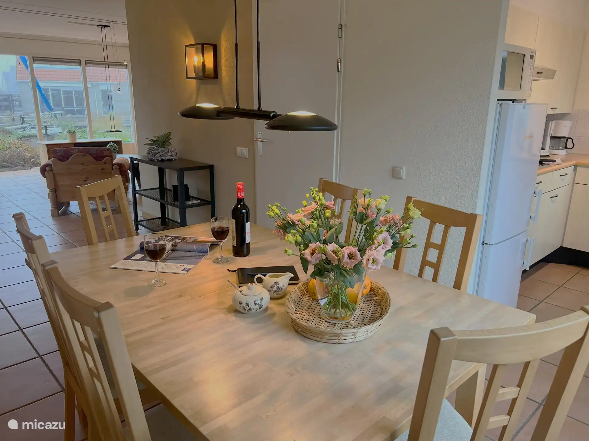 savourez un délicieux repas ensemble et jouez à des jeux. Pourquoi pas le Monopoly ?