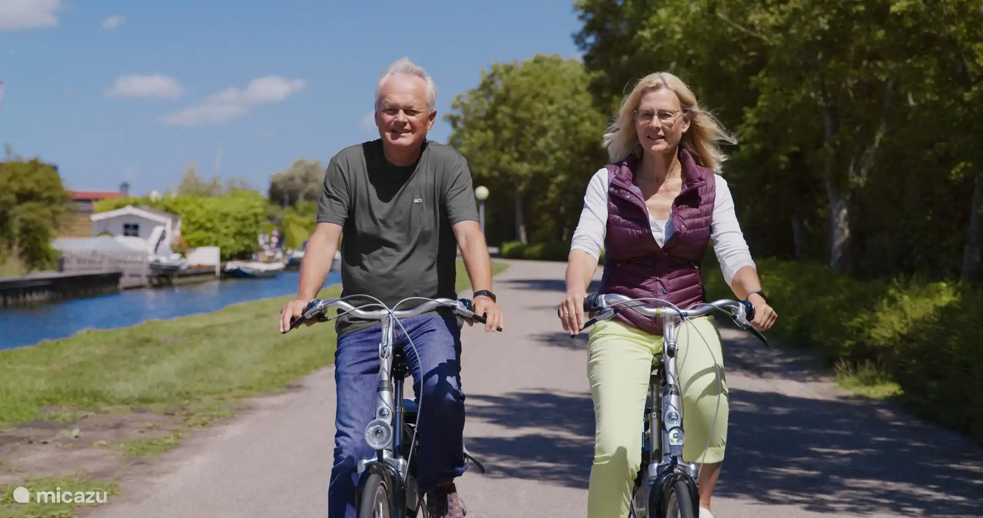 Vous pouvez également nous contacter pour un vélo électrique ou un vélo. Ainsi, sans aucun problème, vous pouvez enfourcher votre vélo pour votre propre circuit de découverte.
