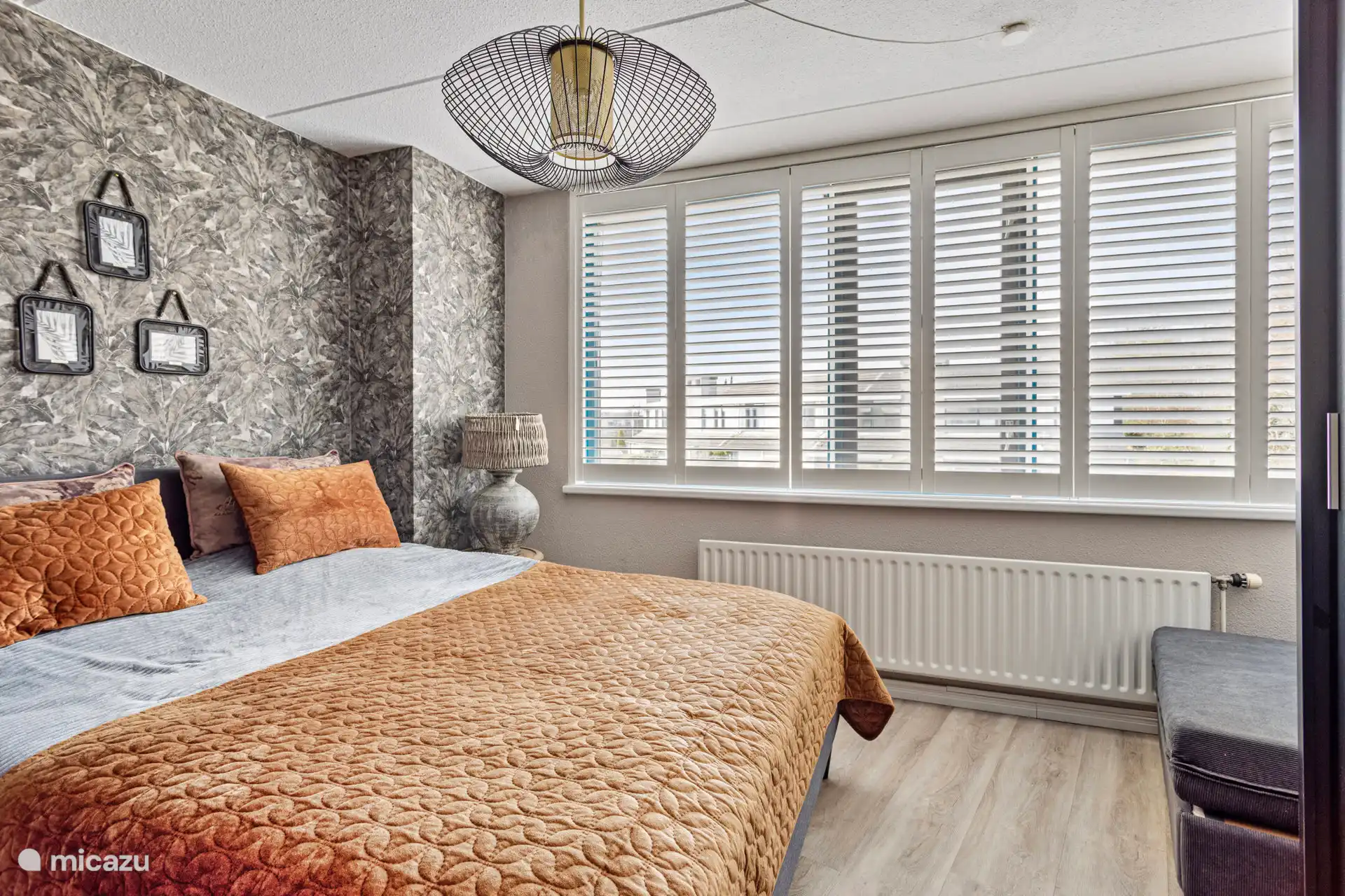 Schlafzimmer mit 2 Betten