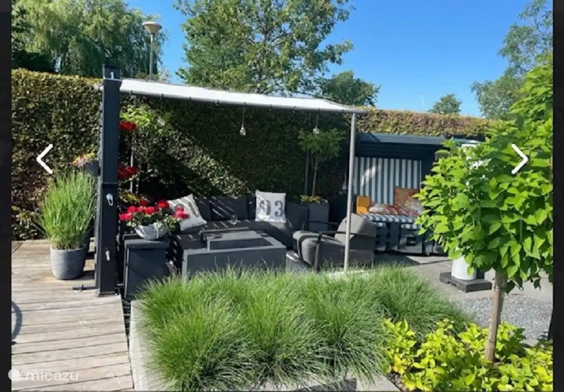 Schöner Ort mit Blick auf das Wasser