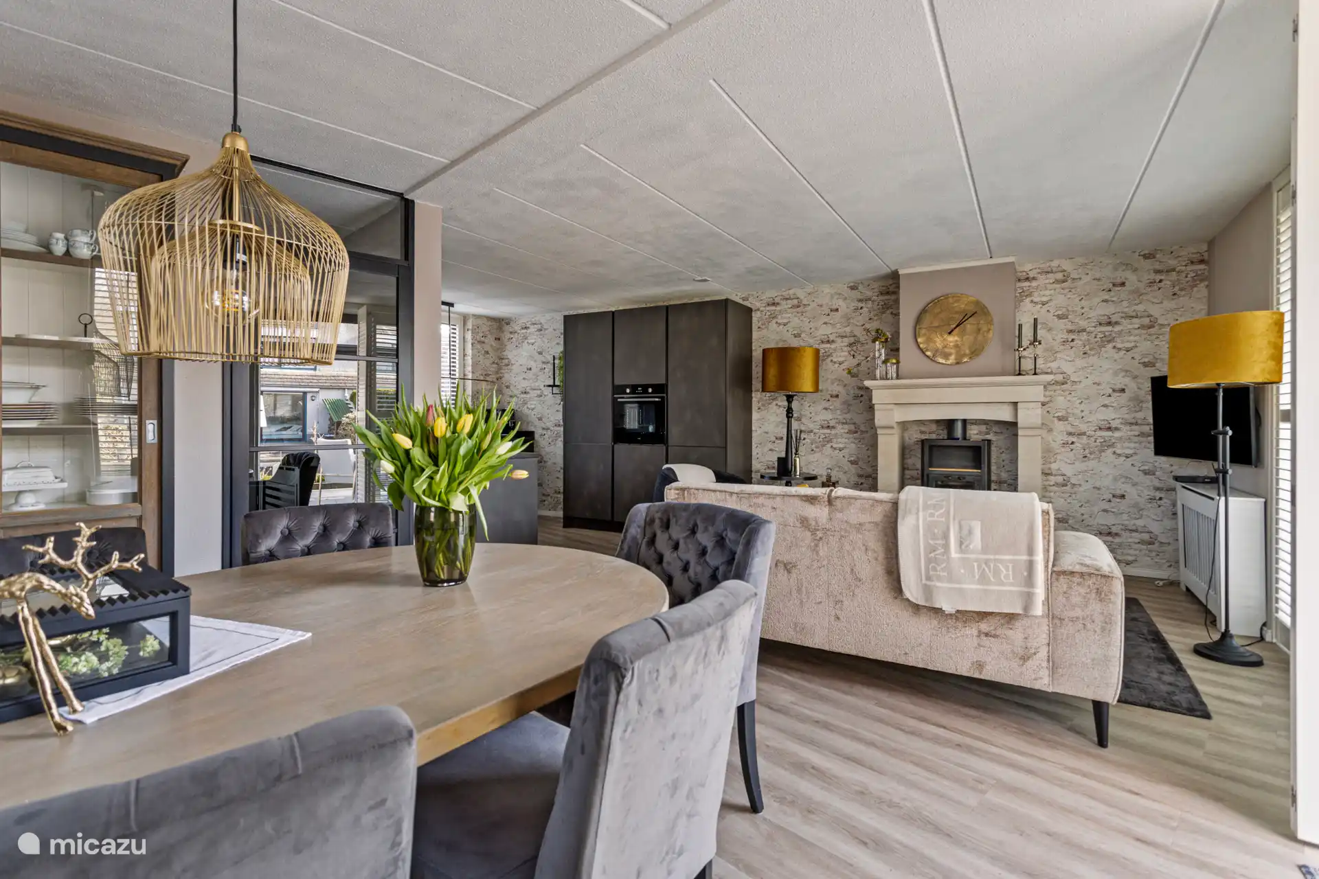 Essbereich und Wohnzimmer