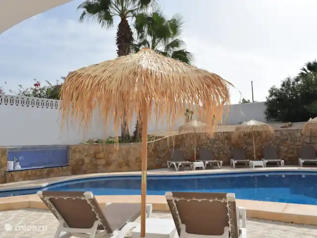 Villa Melizo en España, Costa Blanca, El Campello - villa Piscina con tumbonas