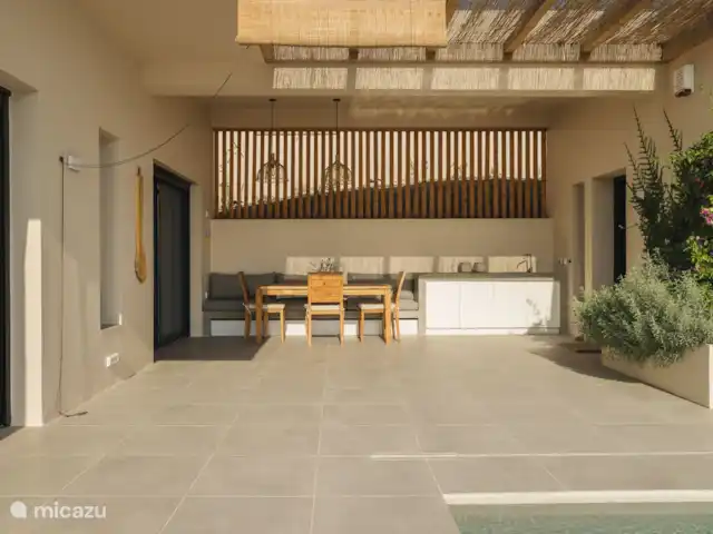 Villa Mare  en Grecia, Gracia Central, Paleros - villa Zona de sombra y entradas.