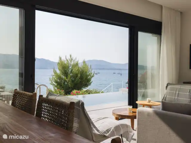 Villa Mare  en Grecia, Gracia Central, Paleros - villa Vista de puertas de vidrio