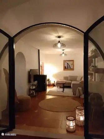 Supergemütliches Wohnzimmer für alle Jahreszeiten! Mit Pettetofen, Fernseher, Musikanlage