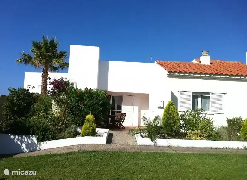 Geschakelde woning Huis met zwembad vlakbij het strand in Chiclana de la Frontera