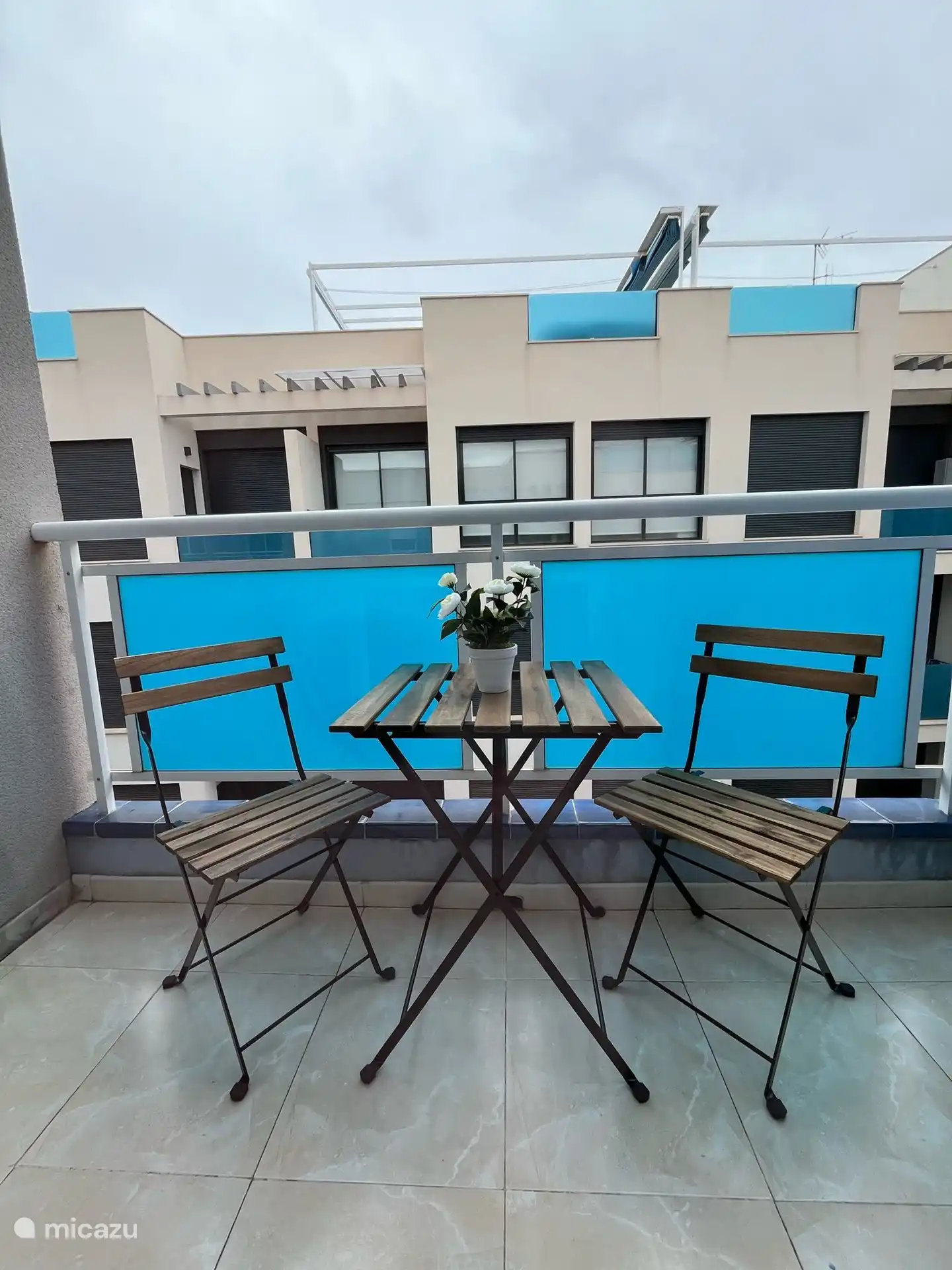 Balkon zit aan de binnenplaats, zodat je rustig van het zonnetje kan genieten.