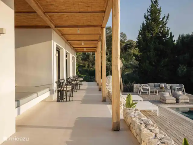 Villa No Worries en Grecia, Gracia Central, Paleros - villa Terraza sombreada
