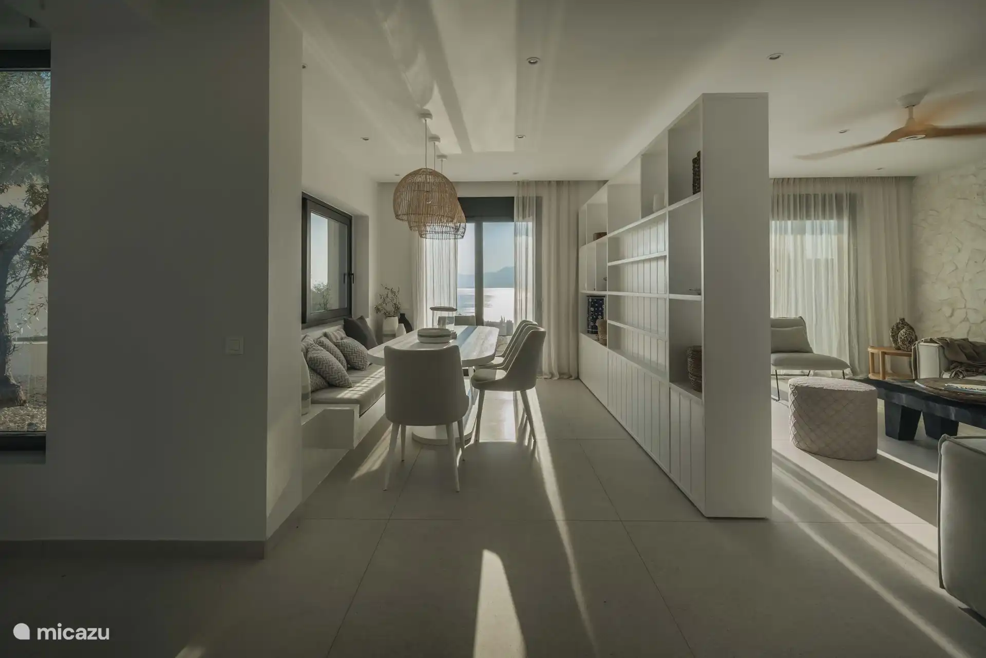 Open woon- en eetkamer