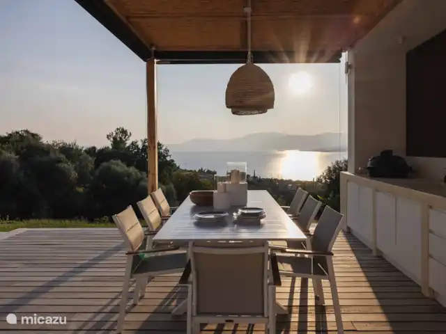 Villa No Worries en Grecia, Gracia Central, Paleros - villa Comedor exterior con terraza