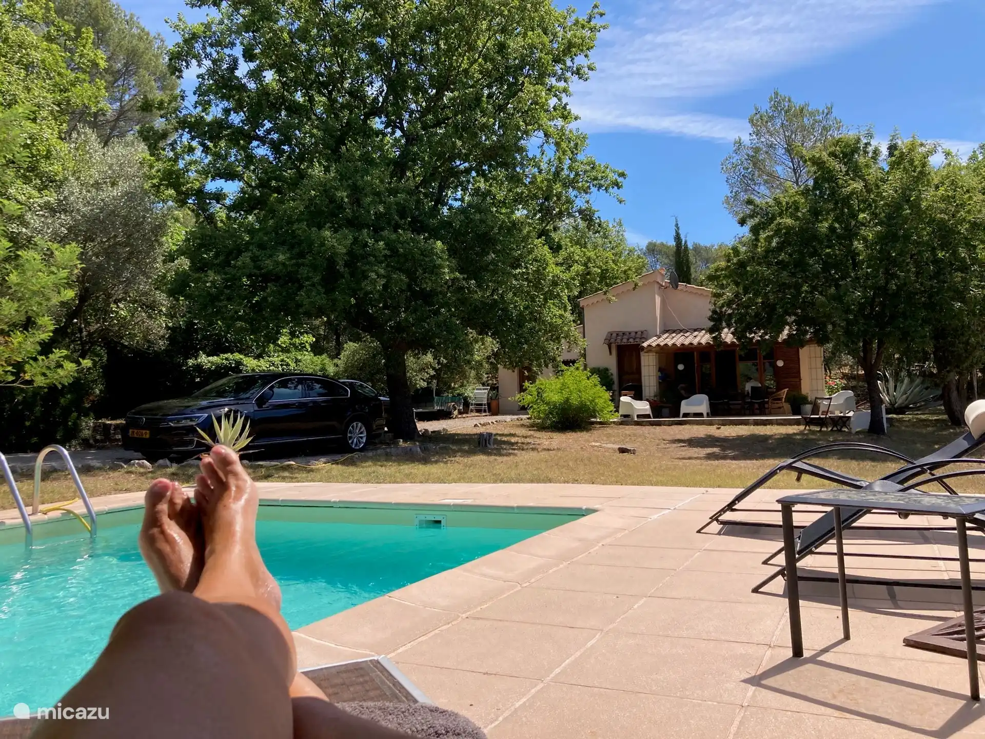 huisaanzicht vanaf het zwembadterras 